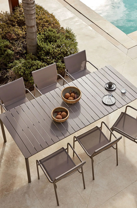 high quality outdoor dining tables and chairs