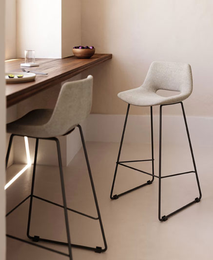 C0600003JJ12 - Zahara beige stool with steel in a black finish - 47 X 41 X 98H